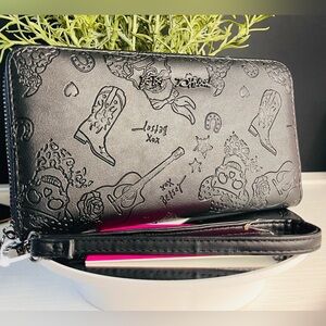 Betsey Johnson Black Western Skull Embossed Zip Wallet Wristlet NWT